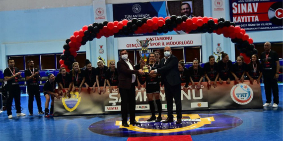 Şampiyonluk Kupasını Aldı