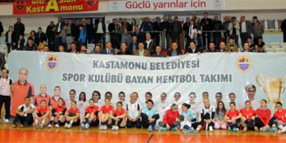 Bayan hentbolcular Avrupa yolunda