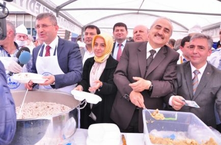 Üsküdar Tosya pilavına kaşık salladı