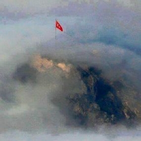 Yaralıgöz’e dev Türk bayrağı