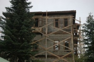 943530686