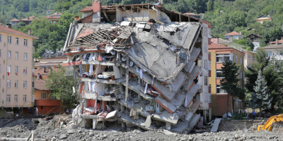 71 Kişi Hayatını Kaybetti