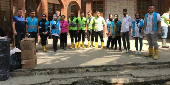 Gençlerden Afetzedelere Destek