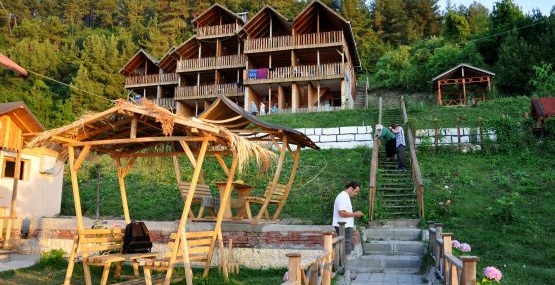 Tatil için geldi, motel yaptı