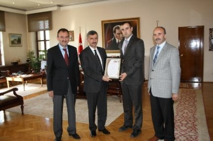 ISO belgeli okuldan Vali Bektaş’a ziyaret