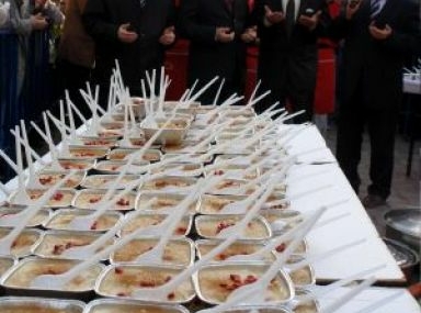 İnebolu’da aşure dağıtıldı