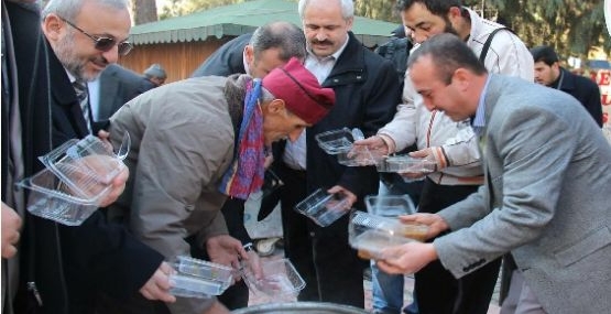 Tosya’da aşure dağıtıldı