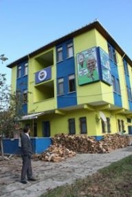 Alex’in golü ”fanatik binada”