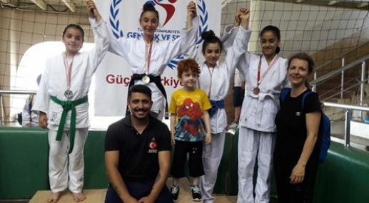 Edirne’den 8 madalya ile döndüler