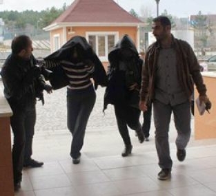 Hayat kadınları gazeteciye saldırdı