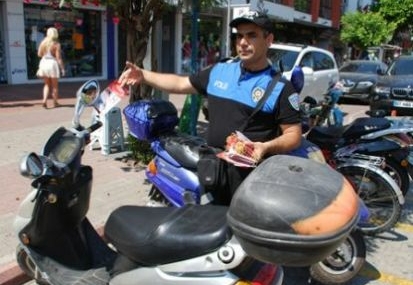 Motosikletten benzin çalarken yakalandı