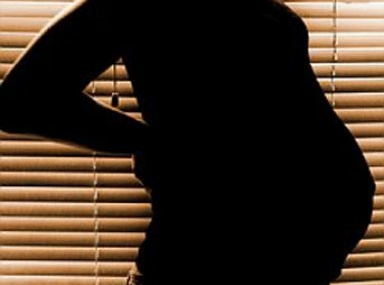 Karnındaki bebeğiyle öldü