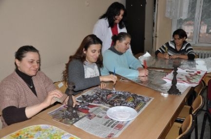 Ahşaba renk veriyorlar