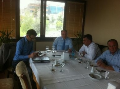 KSK, gurbette elde para arıyor