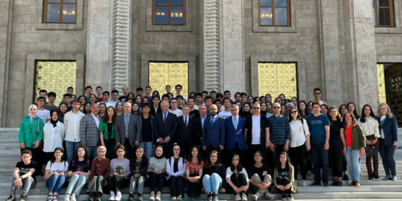 Tarihi Lise Alkışlandı