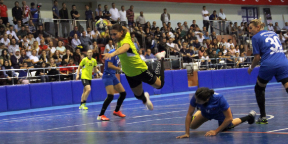 Lige galibiyetle başladı