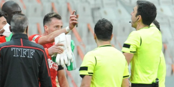 Kaptan Arslan Kırmızıyı Gördü