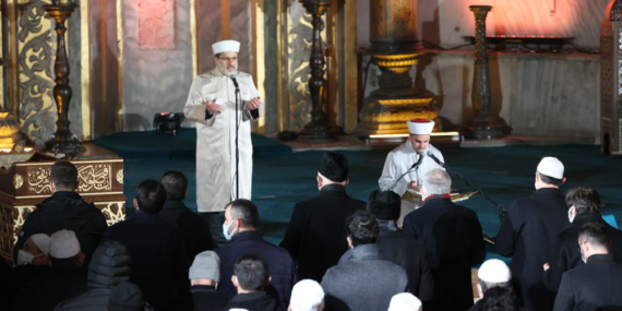 İlk Kandil Duasını Yaptı