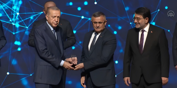 Emiroğlu’na Cumhurbaşkanı’ndan Ödül