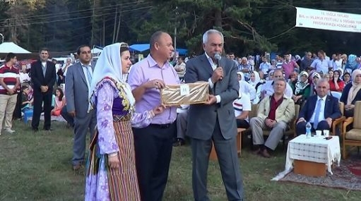 Başesgioğlu’na bal hediyesi