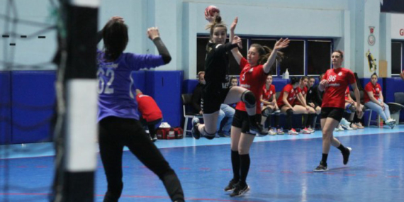 Üstünlüğünü Korudu