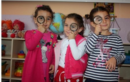 Minik adımlar okul yolunda
