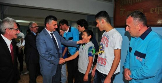 Vali Bektaş, Halkla Bayramlaştı