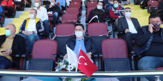 Kaymakam Terzi Tribündeydi