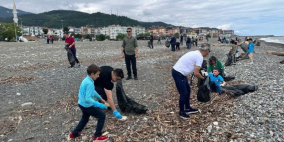 Abana Sahilini Temizlediler