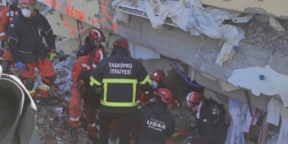 Taşköprü Ekibi, Enkazdan Anne ve Kızını Kurtardı