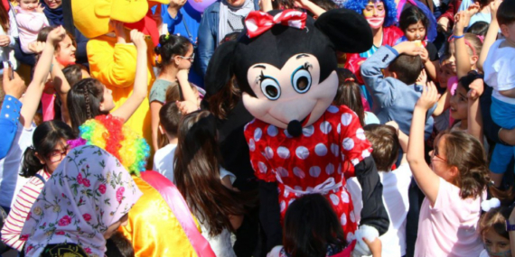 Mahallede Şenlik Var