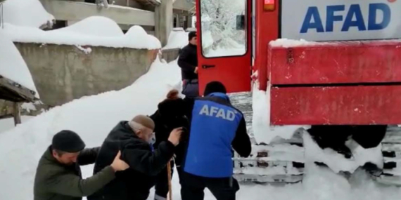 Yoğun Kar Yağışı Hastaneye Ulaşımı Engelledi