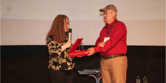 7. Ödülünü Aldı