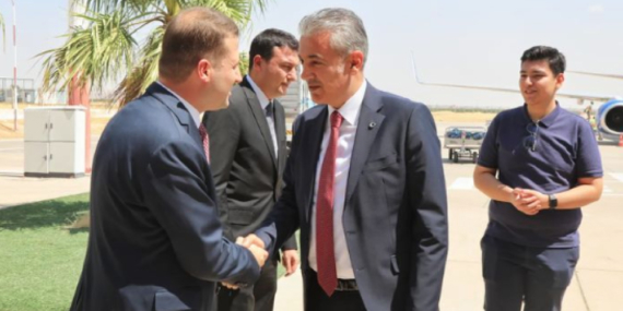 Havalimanında Karşıladı