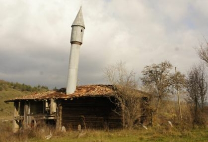 Asırlık cami, onarılmayı bekliyor