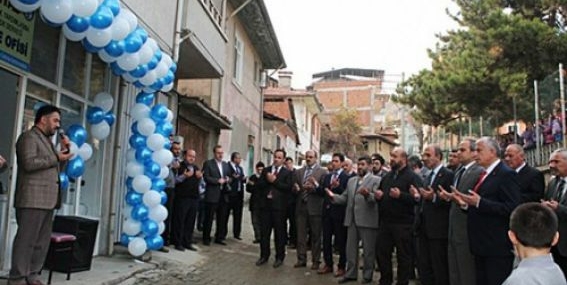 Giysi ve gıda bankası açıldı