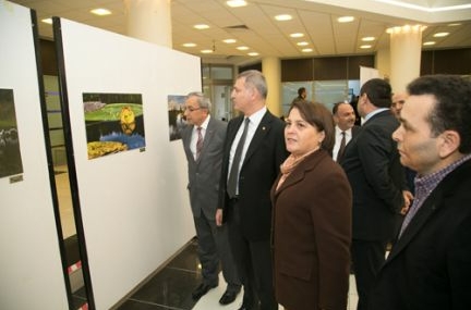 Ülker, sergi açılışı yaptı