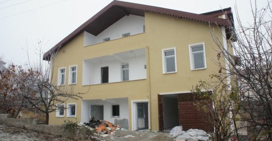 Hayırsever binasını, HEM’e devretti