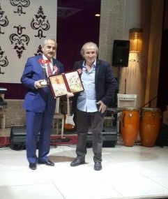 Hizmet ödülünün sahibi Başkan Şahin oldu