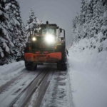 KASTAMONU'DA EKİPLERİN KÖY YOLLARINDAKİ ZORLU KARLA MÜCADELESİ BAŞLADI
