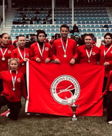 küragbi20260524_pinarumayabi