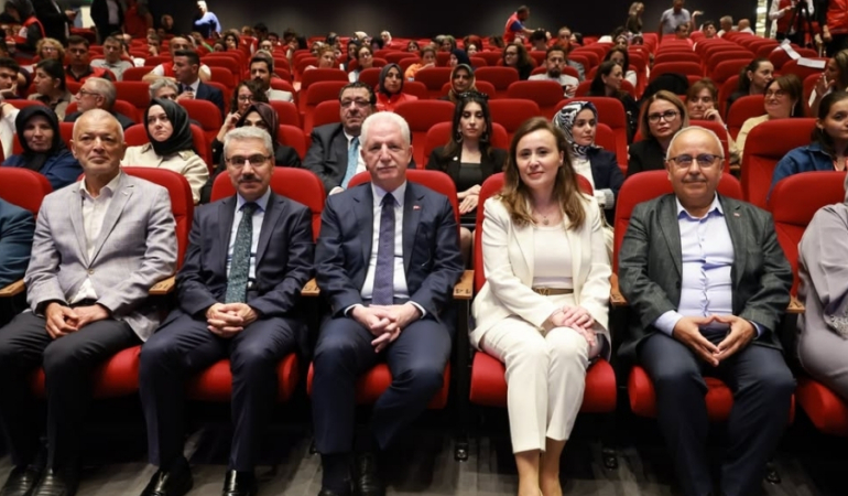 İYİLİK VE SANAT AYNI SAHNEDE BULUŞTU